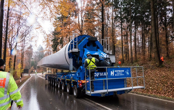 Windradtransport zur Winradbaustelle, Goldboden, Winterbach, 21.11.2017.