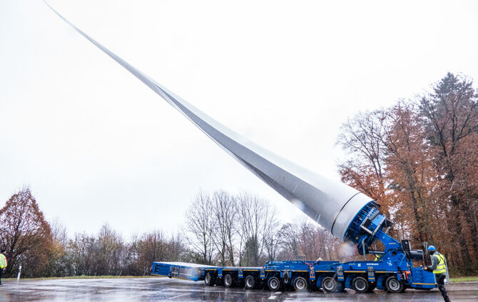 Windradtransport zur Winradbaustelle, Goldboden, Winterbach, 21.11.2017.