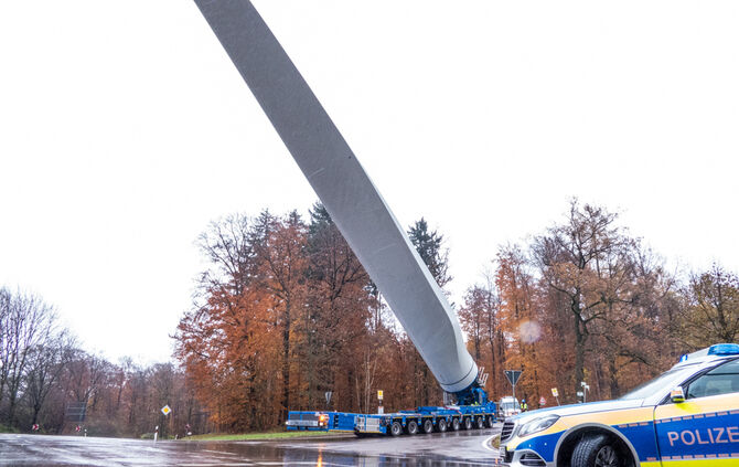 Windradtransport zur Winradbaustelle, Goldboden, Winterbach, 21.11.2017.