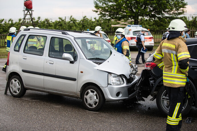 Auffahrunfall, Gotthilf-Bayh-Str., Fellbach-Schmiden, 09.06.2021.