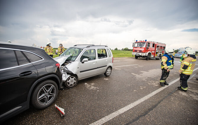 Auffahrunfall, Gotthilf-Bayh-Str., Fellbach-Schmiden, 09.06.2021.