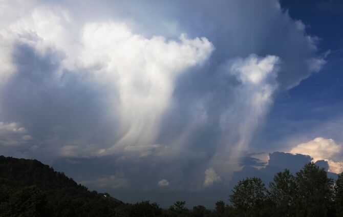 Wolken wetter wetterwarnung unwetter symbol symbolbild symbolfoto