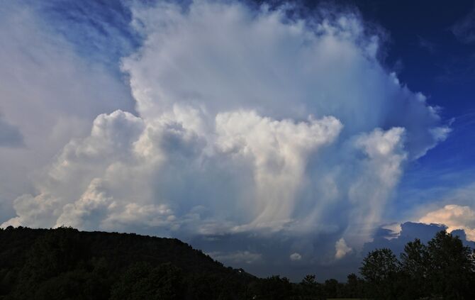 Wolken wetter wetterwarnung unwetter symbol symbolbild symbolfoto