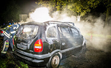 Zwei Autos ausgebrannt - Bild 08_0