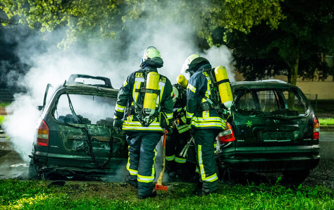 Zwei Autos ausgebrannt - Bild 03_3