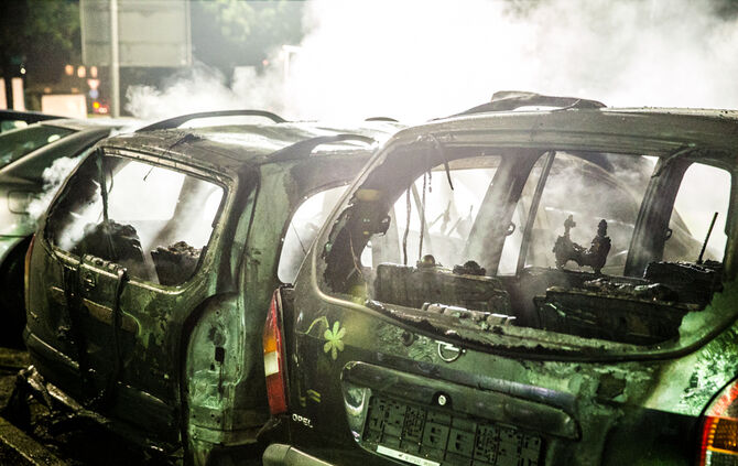 Zwei Autos ausgebrannt - Bild 06_6