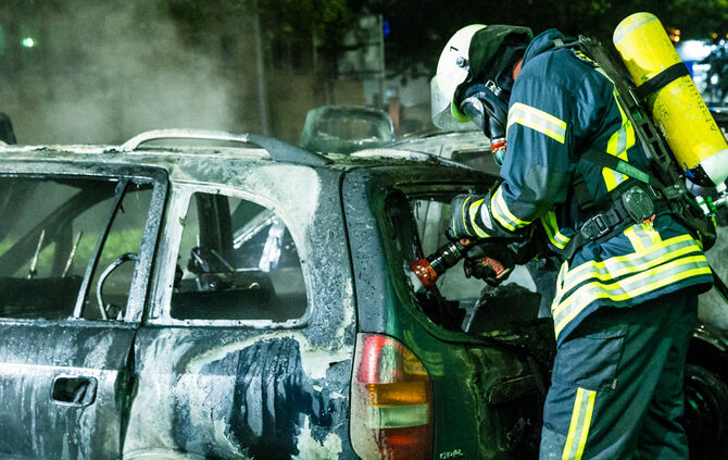 Zwei Autos ausgebrannt - Bild 10_9