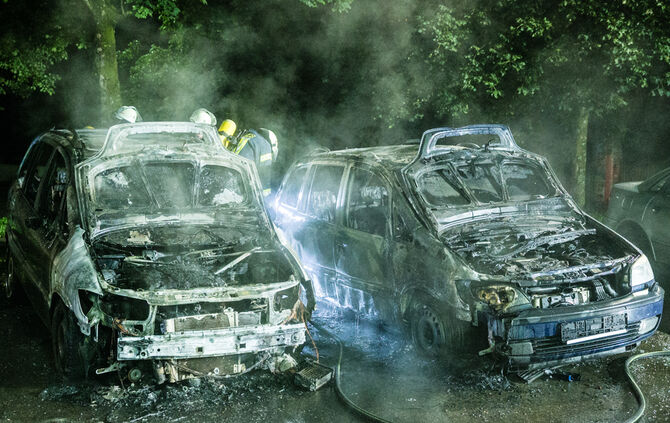 Zwei Autos ausgebrannt - Bild 12_11