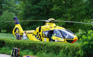 Schorndorf: Arbeiter stuerzt vom Dach eines Neubaus- Rettungshubschrauber im Einsatz