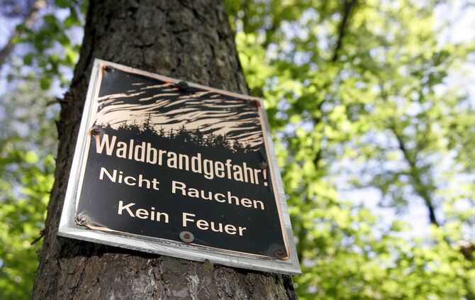 Waldbrand Waldbrandgefahr Warnung Warnschild bei Rudersberg