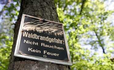 Waldbrand Waldbrandgefahr Warnung Warnschild bei Rudersberg