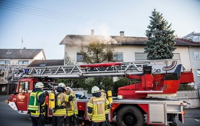 Wohnungsbrand fordert 2 Verletzte - Nachbar verhindert schlimmeres - Bild 11_0