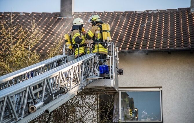 Wohnungsbrand fordert 2 Verletzte - Nachbar verhindert schlimmeres - Bild 16_1