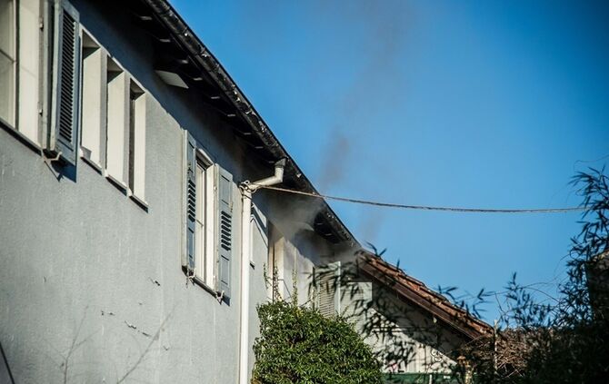 Wohnungsbrand fordert 2 Verletzte - Nachbar verhindert schlimmeres - Bild 02_4