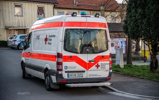 Wohnungsbrand fordert 2 Verletzte - Nachbar verhindert schlimmeres - Bild 04_6