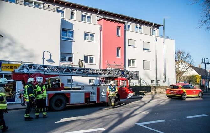 Wohnungsbrand fordert 2 Verletzte - Nachbar verhindert schlimmeres - Bild 05_7