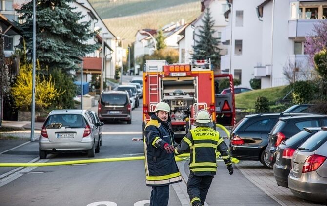 Wohnungsbrand fordert 2 Verletzte - Nachbar verhindert schlimmeres - Bild 06_8