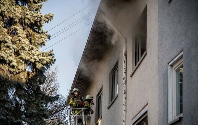 Wohnungsbrand fordert 2 Verletzte - Nachbar verhindert schlimmeres - Bild 19_15