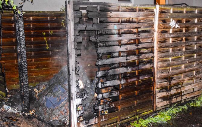 Brandstifer in S-Waiblingen unterwegs: Mehrere Brandstellen zeitgleich - MÃ¼llcontainer mit UnterstÃ¤nden in Flammen_1
