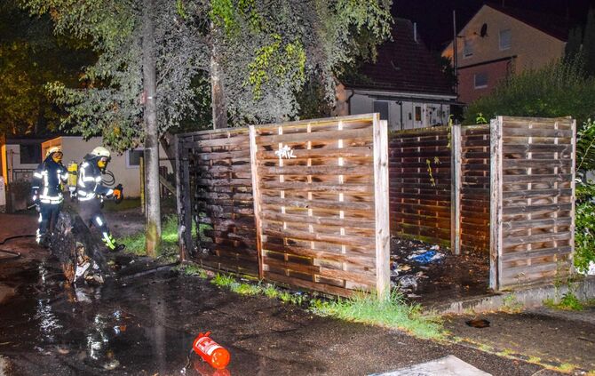 Brandstifer in S-Waiblingen unterwegs: Mehrere Brandstellen zeitgleich - MÃ¼llcontainer mit UnterstÃ¤nden in Flammen_3