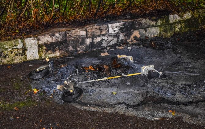 Brandstifer in S-Waiblingen unterwegs: Mehrere Brandstellen zeitgleich - MÃ¼llcontainer mit UnterstÃ¤nden in Flammen_4