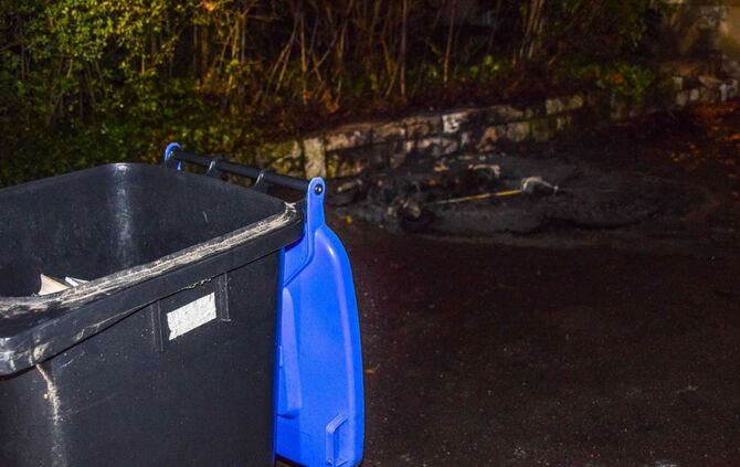 Brandstifer in S-Waiblingen unterwegs: Mehrere Brandstellen zeitgleich - MÃ¼llcontainer mit UnterstÃ¤nden in Flammen_5