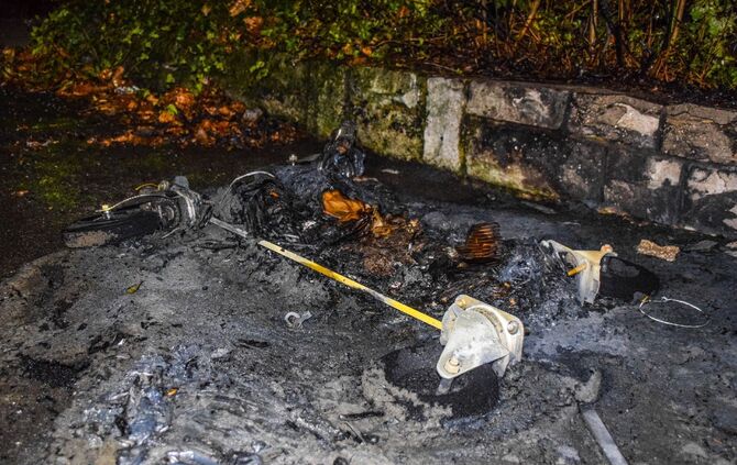 Brandstifer in S-Waiblingen unterwegs: Mehrere Brandstellen zeitgleich - MÃ¼llcontainer mit UnterstÃ¤nden in Flammen_6