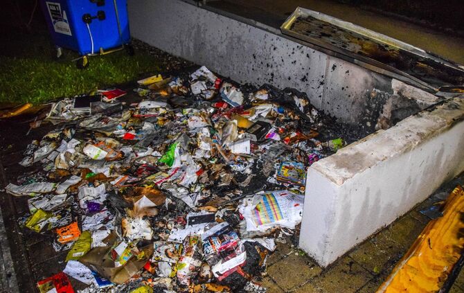Brandstifer in S-Waiblingen unterwegs: Mehrere Brandstellen zeitgleich - MÃ¼llcontainer mit UnterstÃ¤nden in Flammen_10