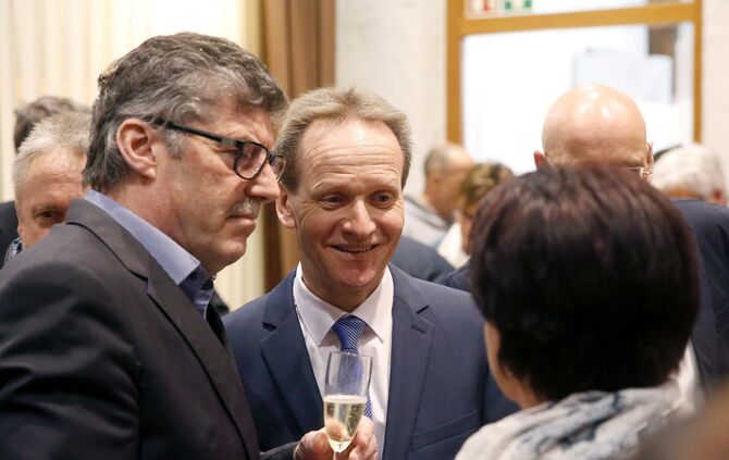 Jochen Müller erneut zum Bürgermeister in Korb gewählt - Bild 20_11