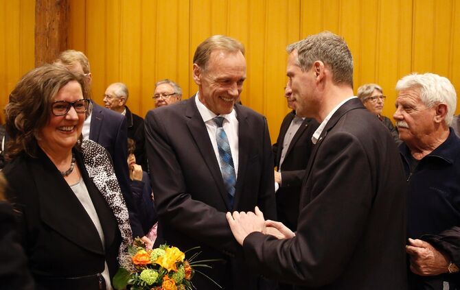 Jochen Müller erneut zum Bürgermeister in Korb gewählt - Bild 14_17