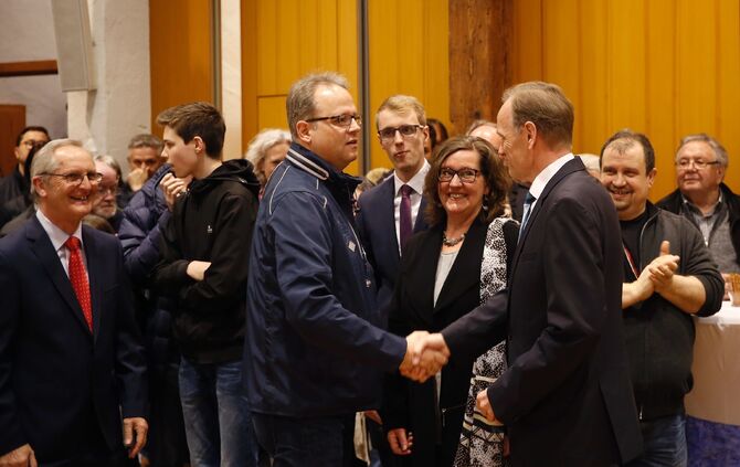 Jochen Müller erneut zum Bürgermeister in Korb gewählt - Bild 08_22