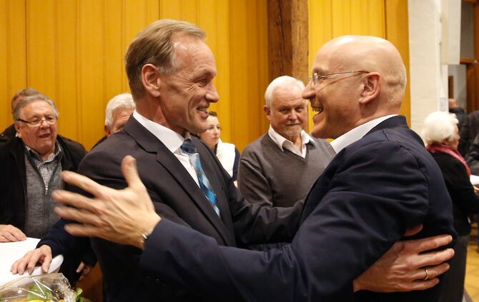 Jochen Müller erneut zum Bürgermeister in Korb gewählt - Bild 03_27