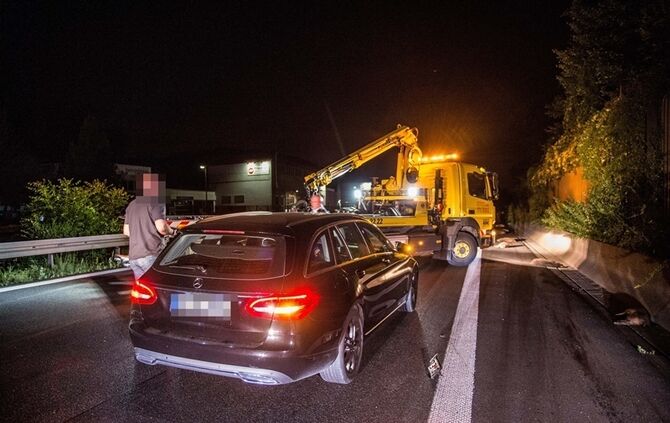 B29: Mercedes erfasst Wildschweinrotte_16