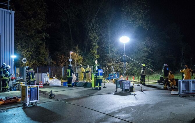 Großeinsatz wegen Salzsäure in Asperg_4
