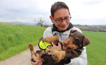 Hund steckt in Bachrohr fest Feuerwehr im Einsatz