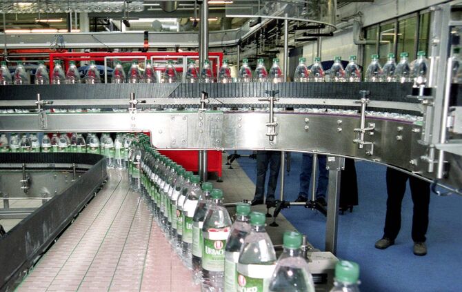 Inbetriebnahme der Sprudelabfuellanlage beim Coca Cola Lachenmaier in Urbach Foto: Rainer bernhardt