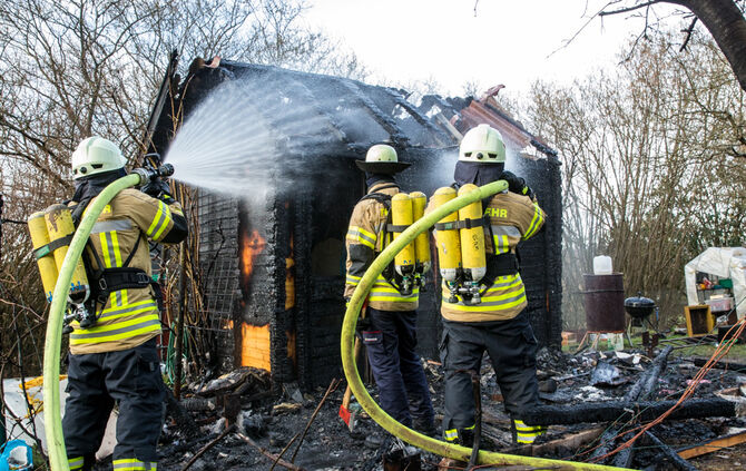 Gartenbesitzer erleidet schwere Verbrennungen - Bild 12_0