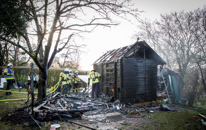 Gartenbesitzer erleidet schwere Verbrennungen - Bild 07_15