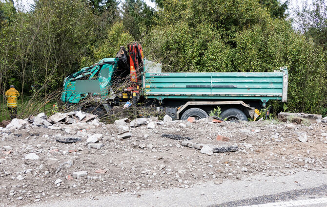 Kipplaster Unfall 18.09._4