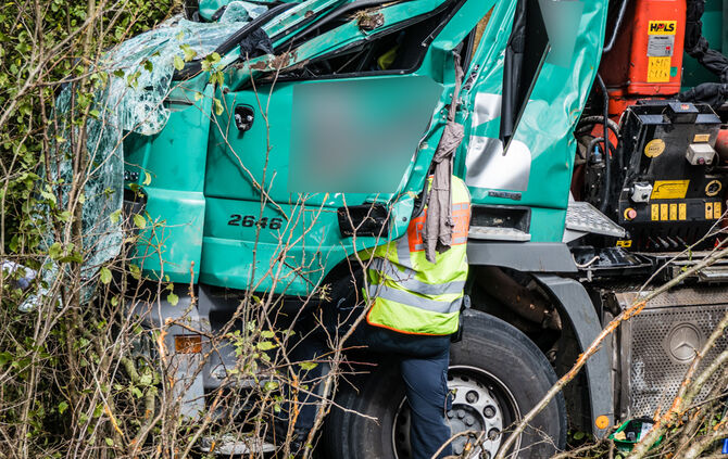 Kipplaster Unfall 18.09._5