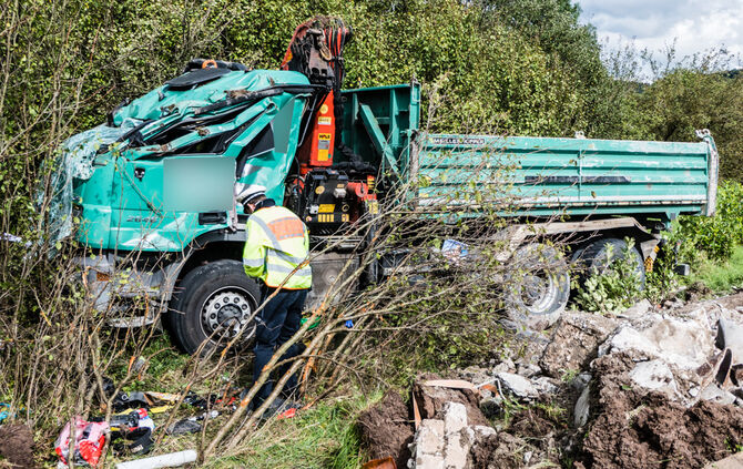 Kipplaster Unfall 18.09._6