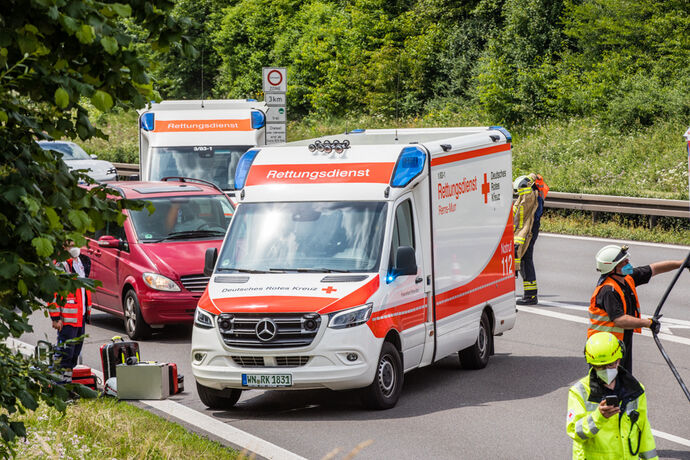 Unfall, B14, Fellbach - Waiblingen-Süd, 26.06.2021.