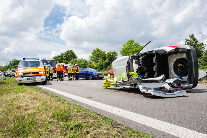 Unfall, B14, Fellbach - Waiblingen-Süd, 26.06.2021.