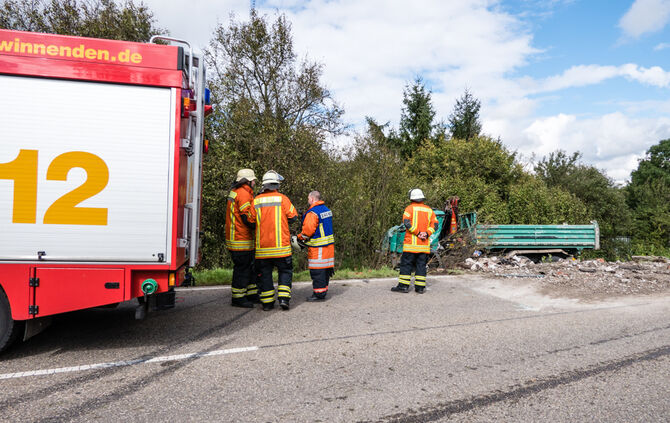 Kipplaster Unfall 18.09._15