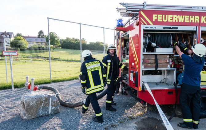 Ballenpresse geriet in Brand - Bild 24_3