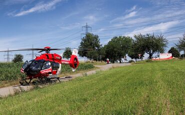 Tödlicher Crash auf der Landstraße - Fahrradfahren von PKW erfasst und zu Boden geworfen- Reanimation erfolglos