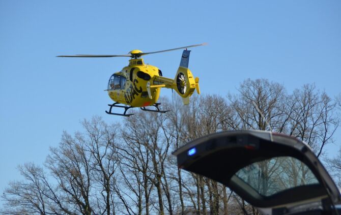 LKW erfasst Motorradfahrer - Rettungshubschrauber im Einsatz