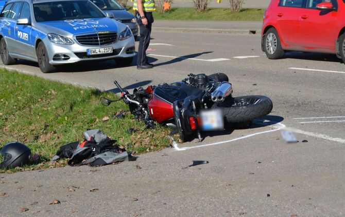 LKW erfasst Motorradfahrer - Rettungshubschrauber im Einsatz