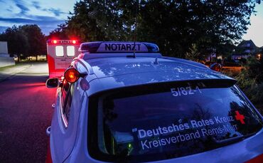 Schorndorf: Mann rutscht in hochwasserfuehrende Rems - Augenzeugen koennen ihn retten