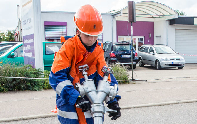 Die Feuerwehr zeigt ihr Können - Bild 05_7